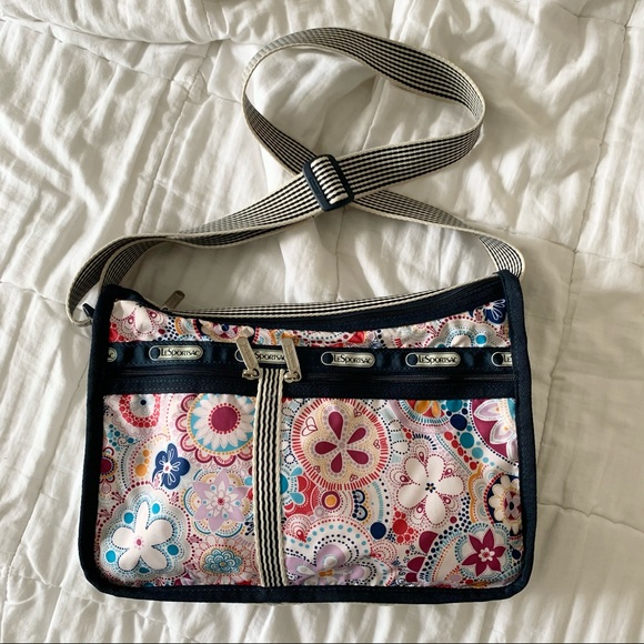 Lesportsac Handbags - LeSportsac Bag